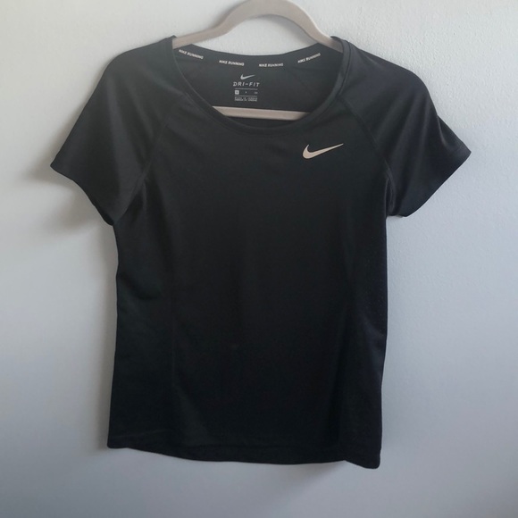 Nike Tops - NWOT. Nike workout shirt